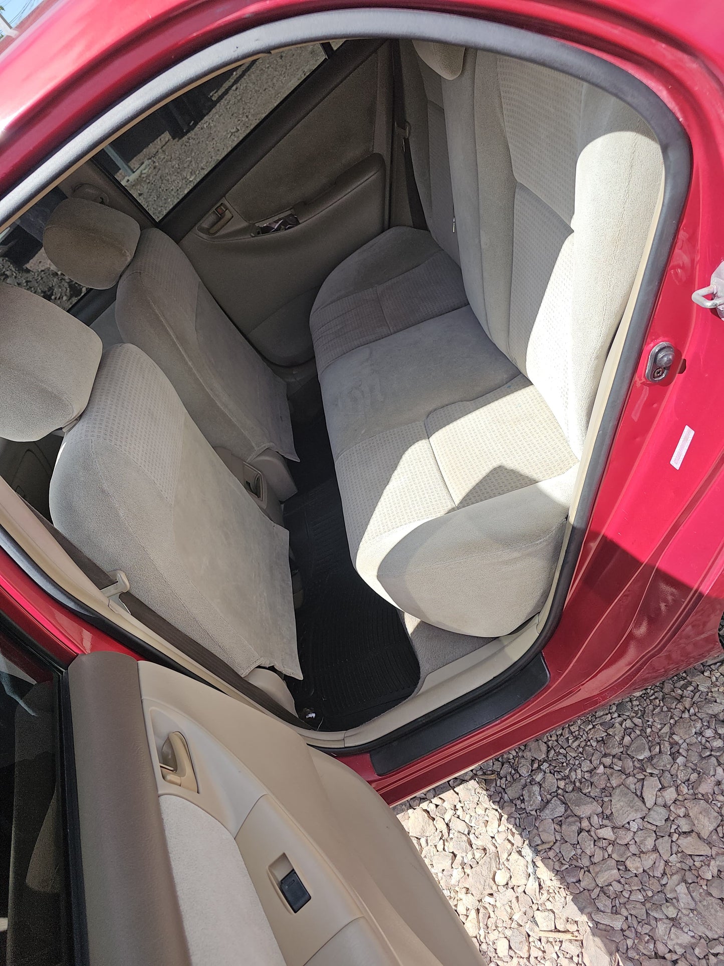 Toyota Corolla 2005 - Asientos traseros tapicería beige | Vende Tu Auto Honduras