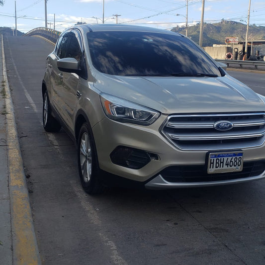 Ford Escape 2017 - Vista frontal lateral izquierda color dorado champagne | Vende Tu Auto Honduras
