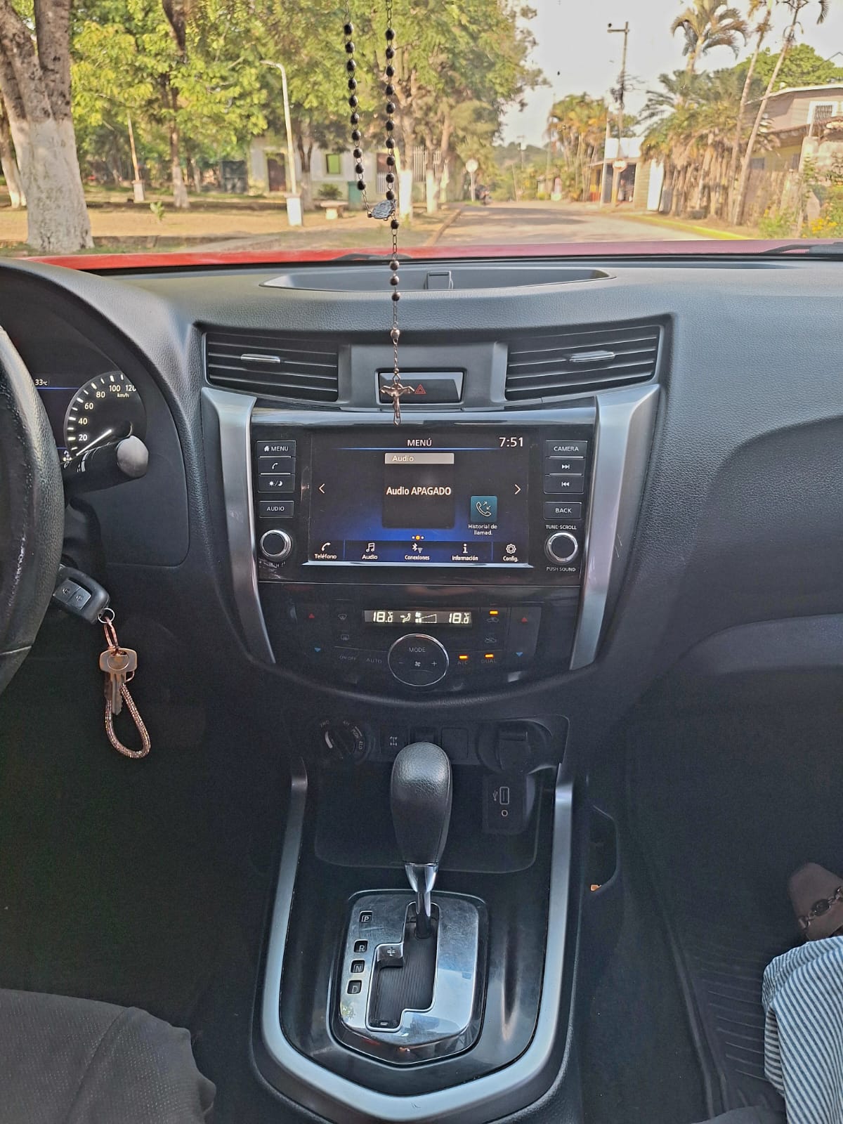 NISSAN NP300 2022
