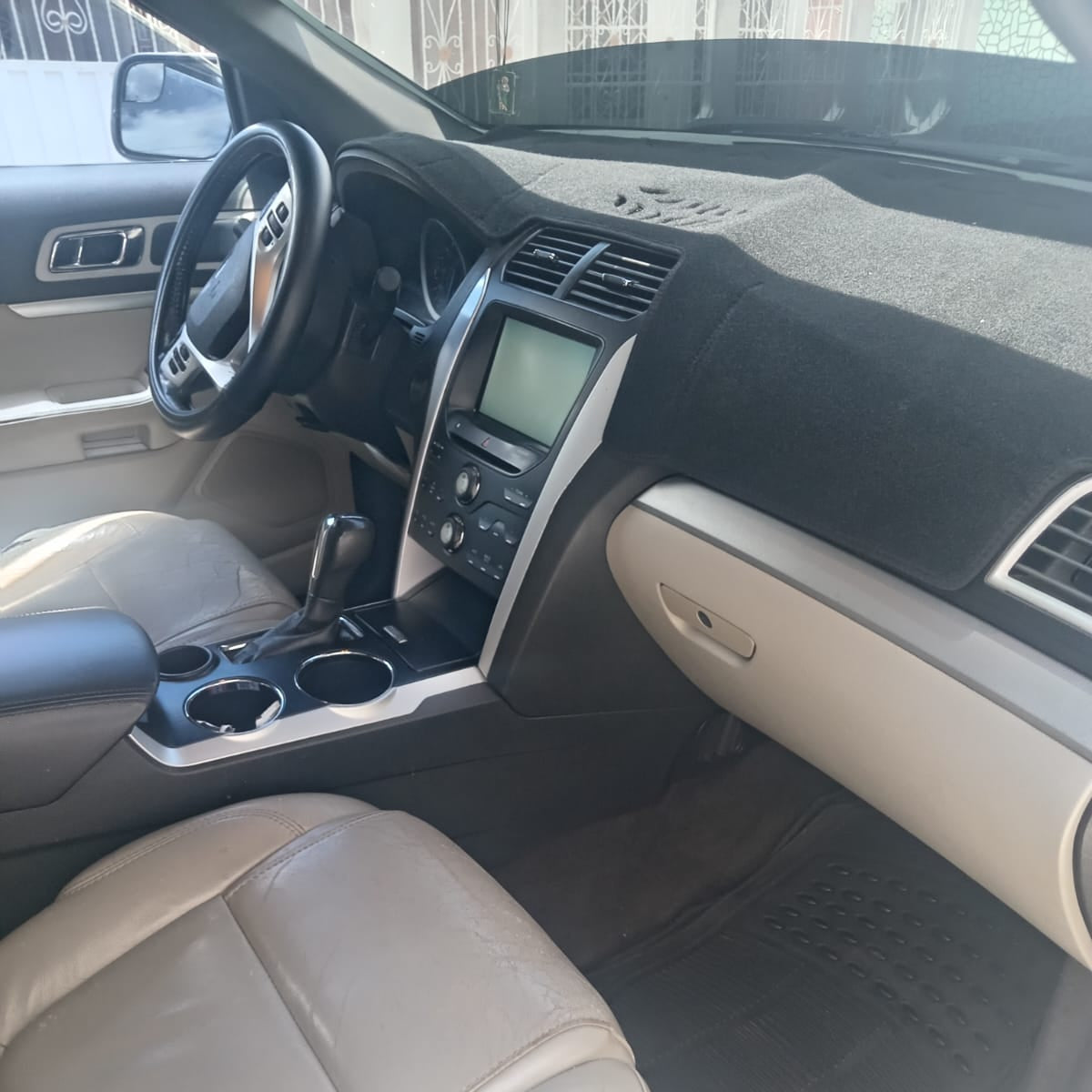 FORD EXPLORER 2012