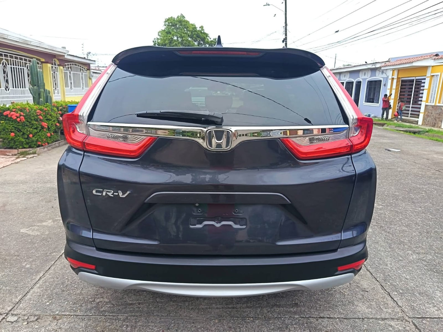 Honda CR-V 2018 - Vista trasera central logo Honda | Vende Tu Auto Honduras
