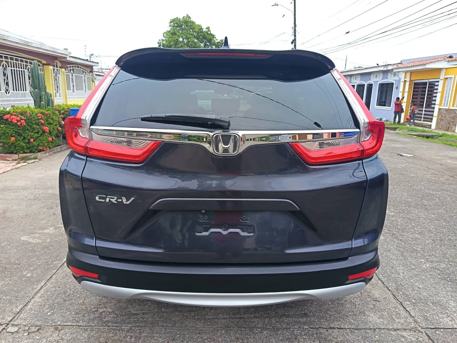 Honda CR-V 2018 - Vista trasera central logo Honda | Vende Tu Auto Honduras
