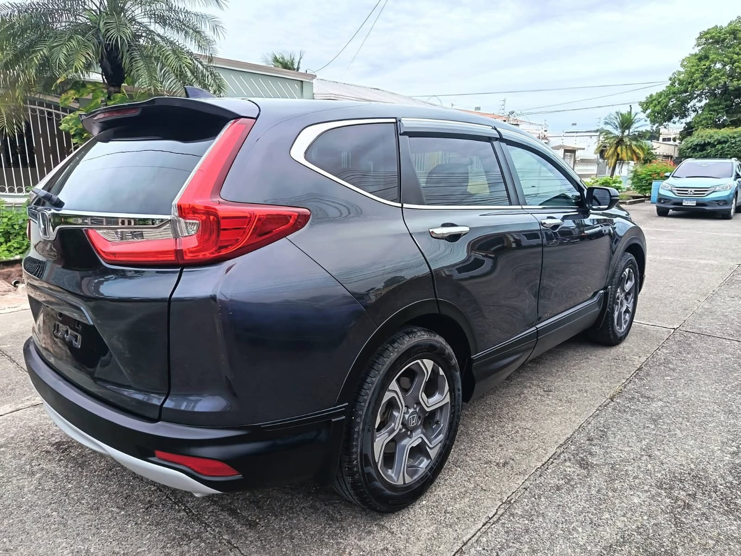 Honda CR-V 2018 - Vista trasera lateral derecha | Vende Tu Auto Honduras
