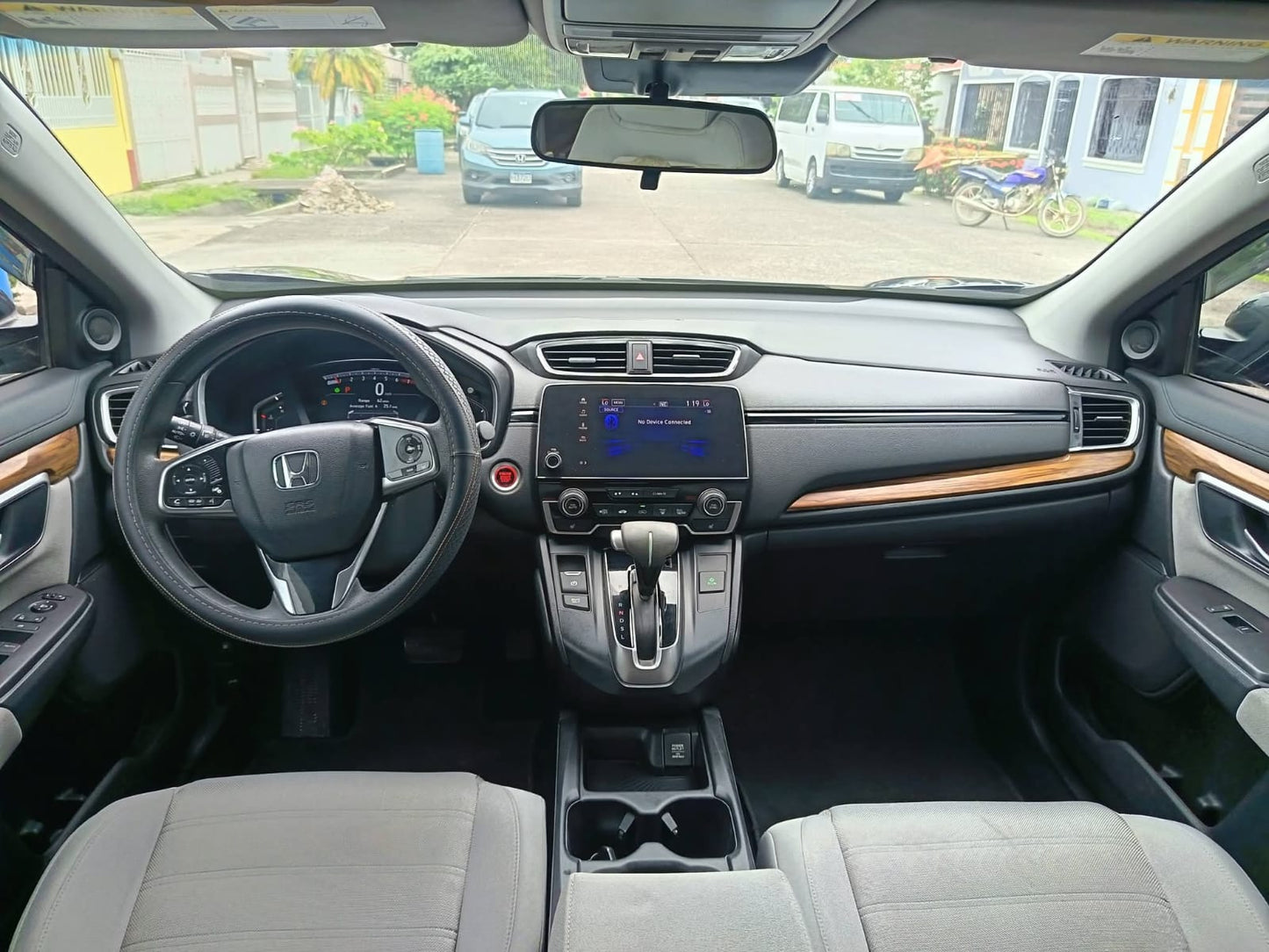 Honda CR-V 2018 - Interior tablero pantalla táctil y transmisión automática | Vende Tu Auto Honduras
