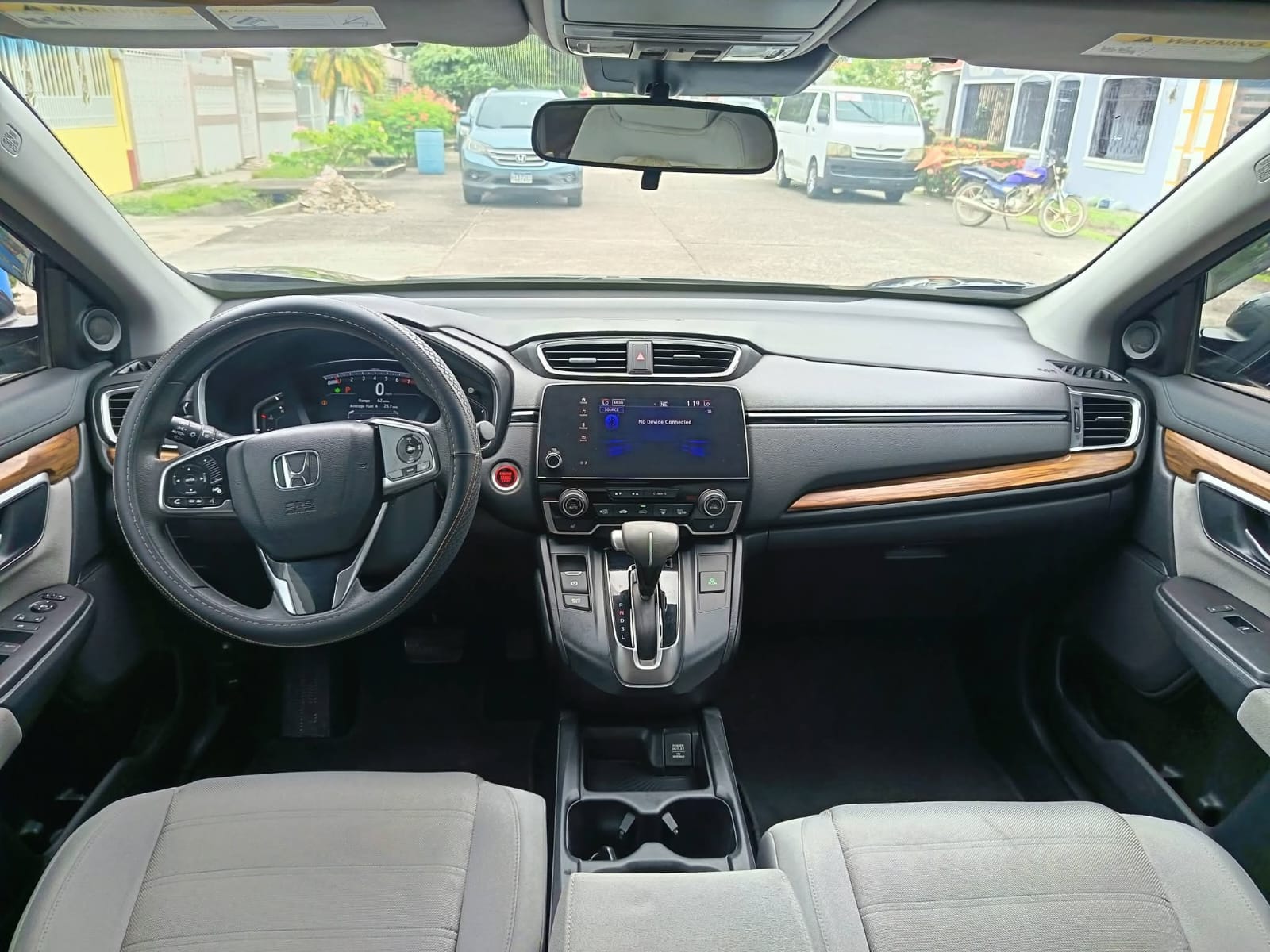 Honda CR-V 2018 - Interior tablero pantalla táctil y transmisión automática | Vende Tu Auto Honduras
