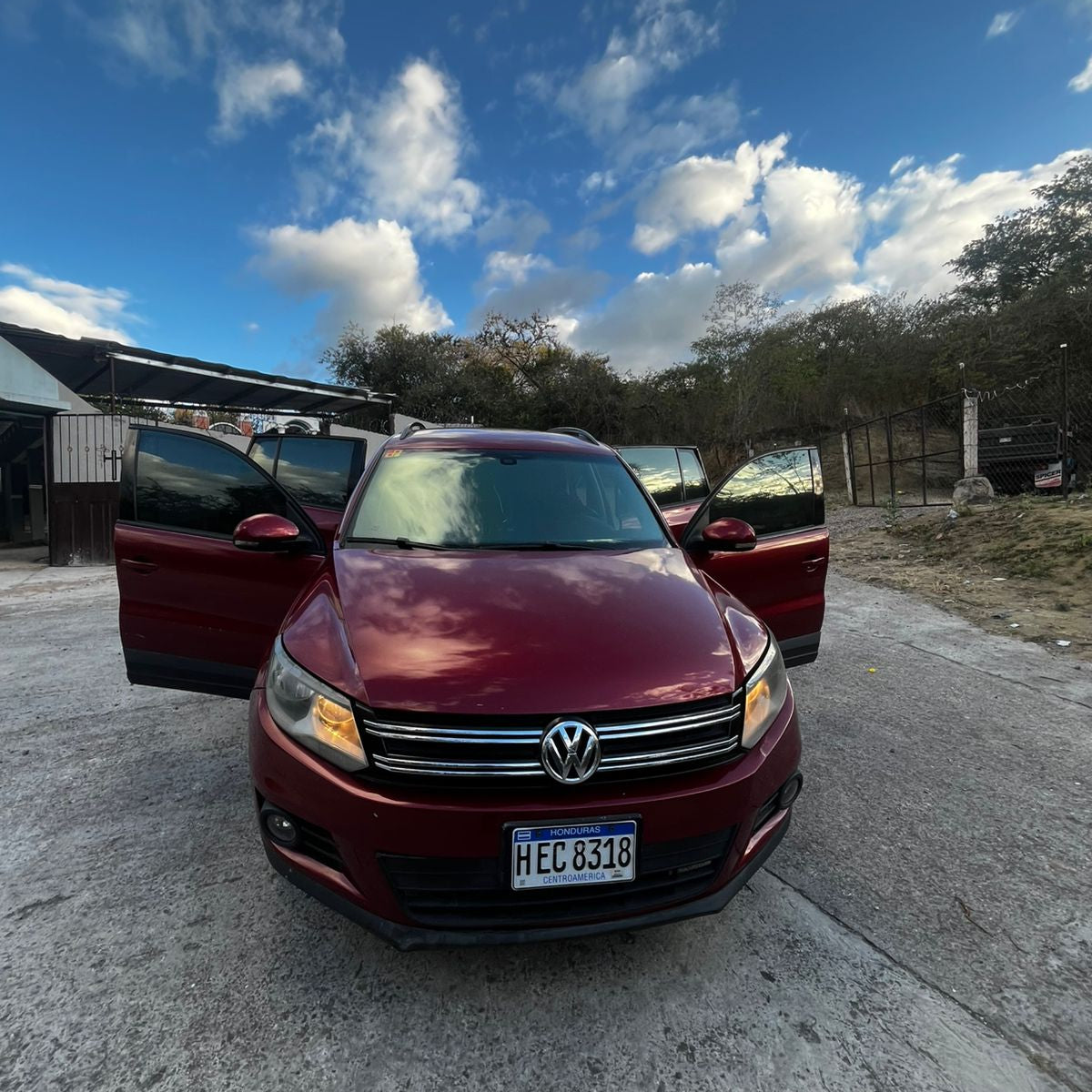 VOLKSWAGEN TIGUAN 2012