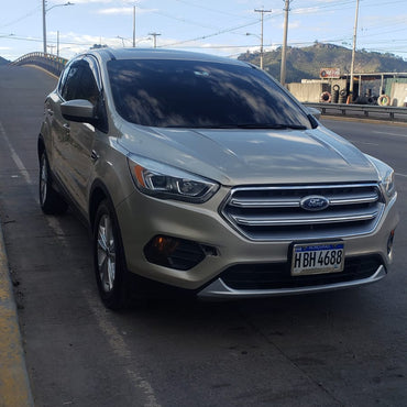 Ford Escape 2017 - Vista frontal color dorado champagne | Vende Tu Auto Honduras
