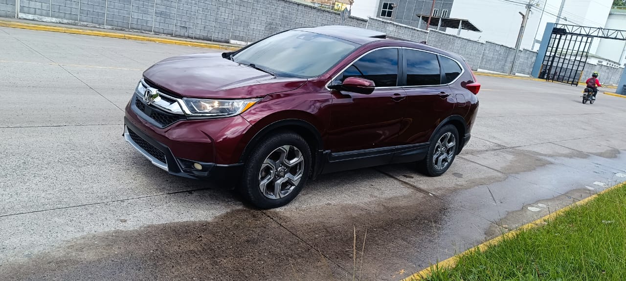Honda CR-V 2018 color vino, vista frontal izquierda, en venta en Honduras