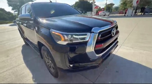 TOYOTA HILUX 2025