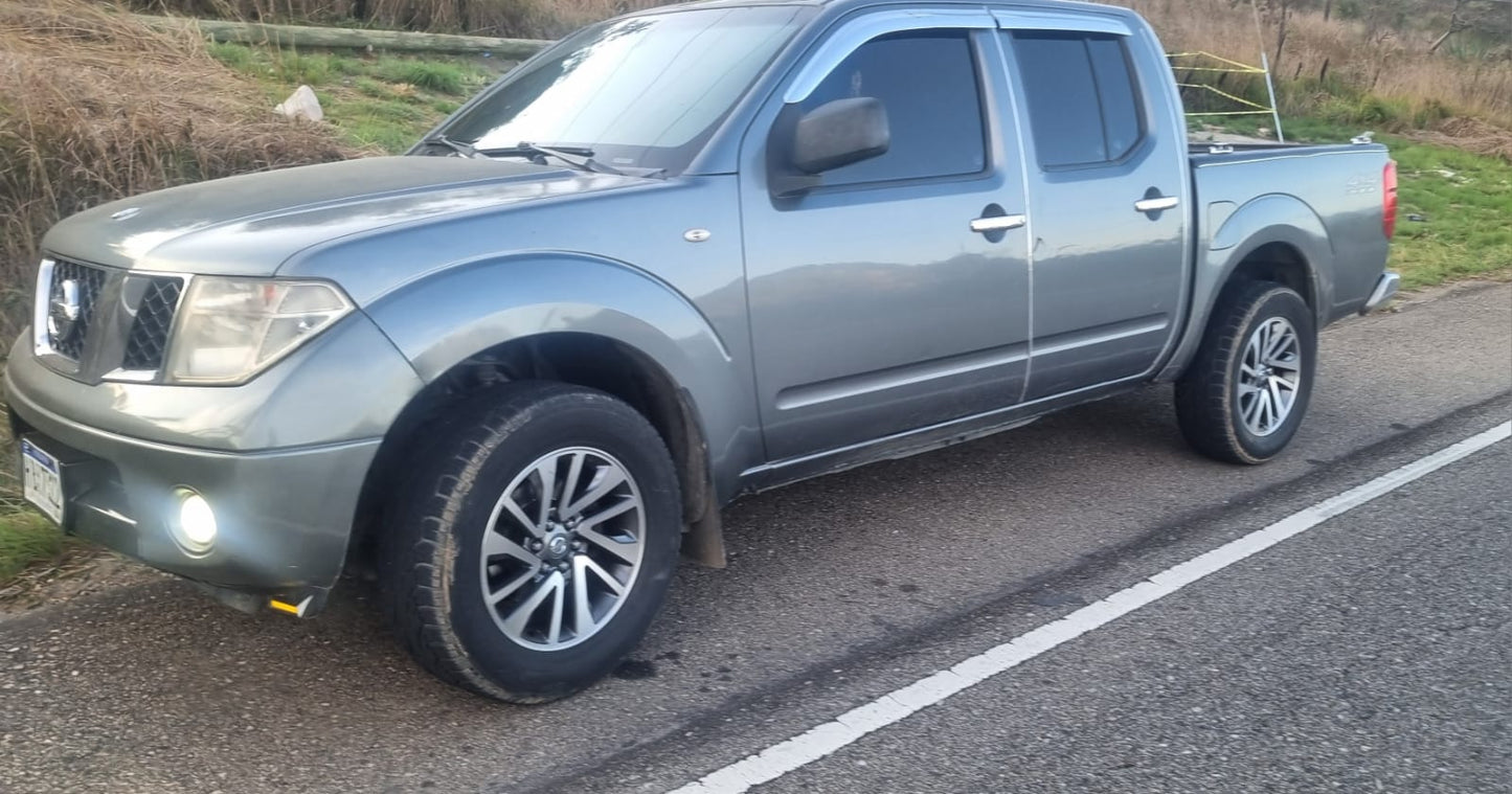 NISSAN NAVARA 2012