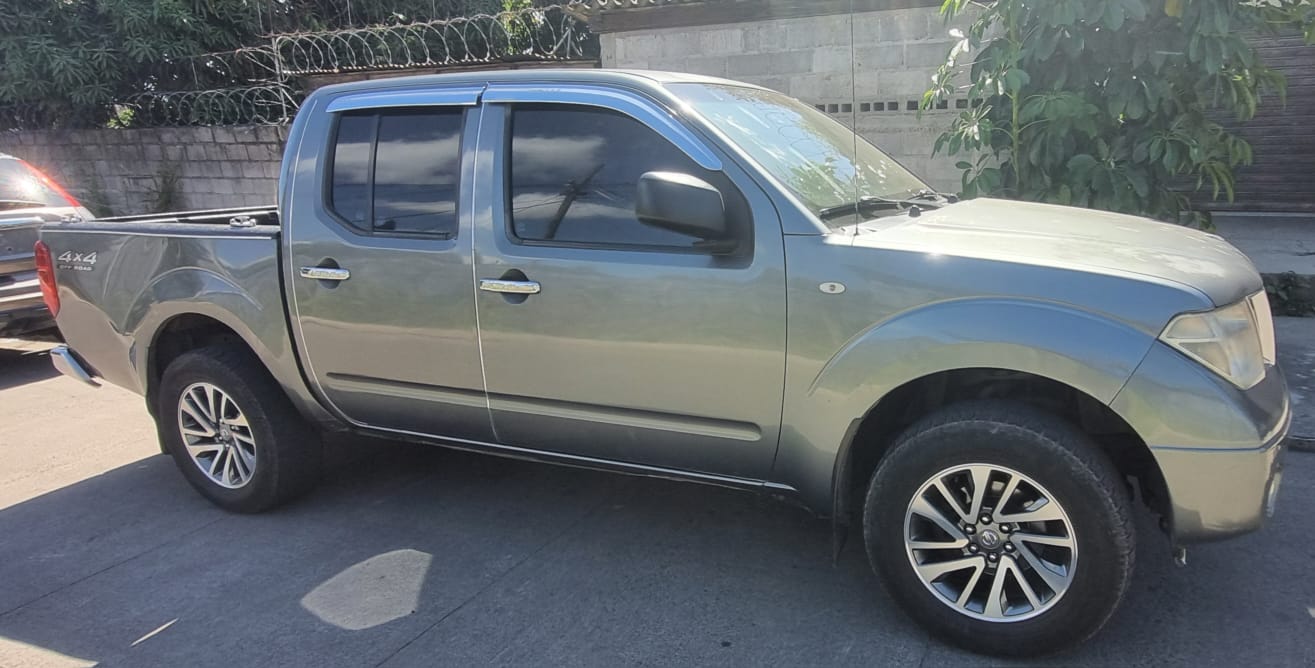 NISSAN NAVARA 2012
