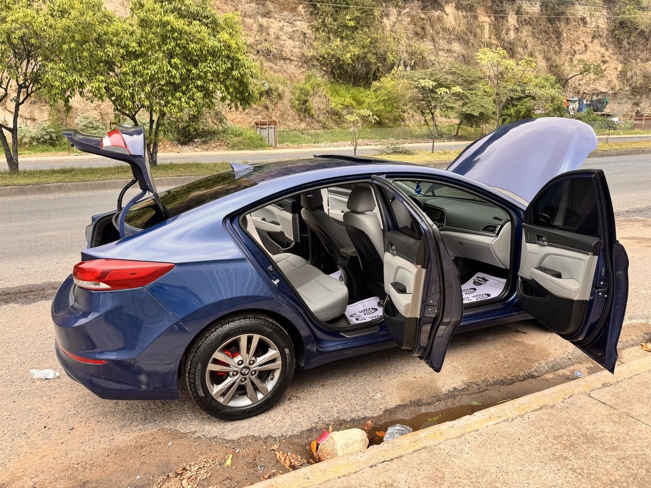 HYUNDAI ELANTRA 2018
