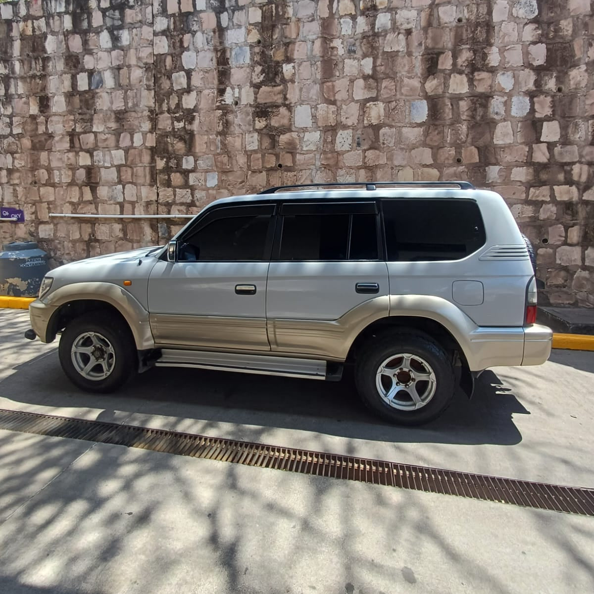 TOYOTA LAND CRUISER PRADO 2001
