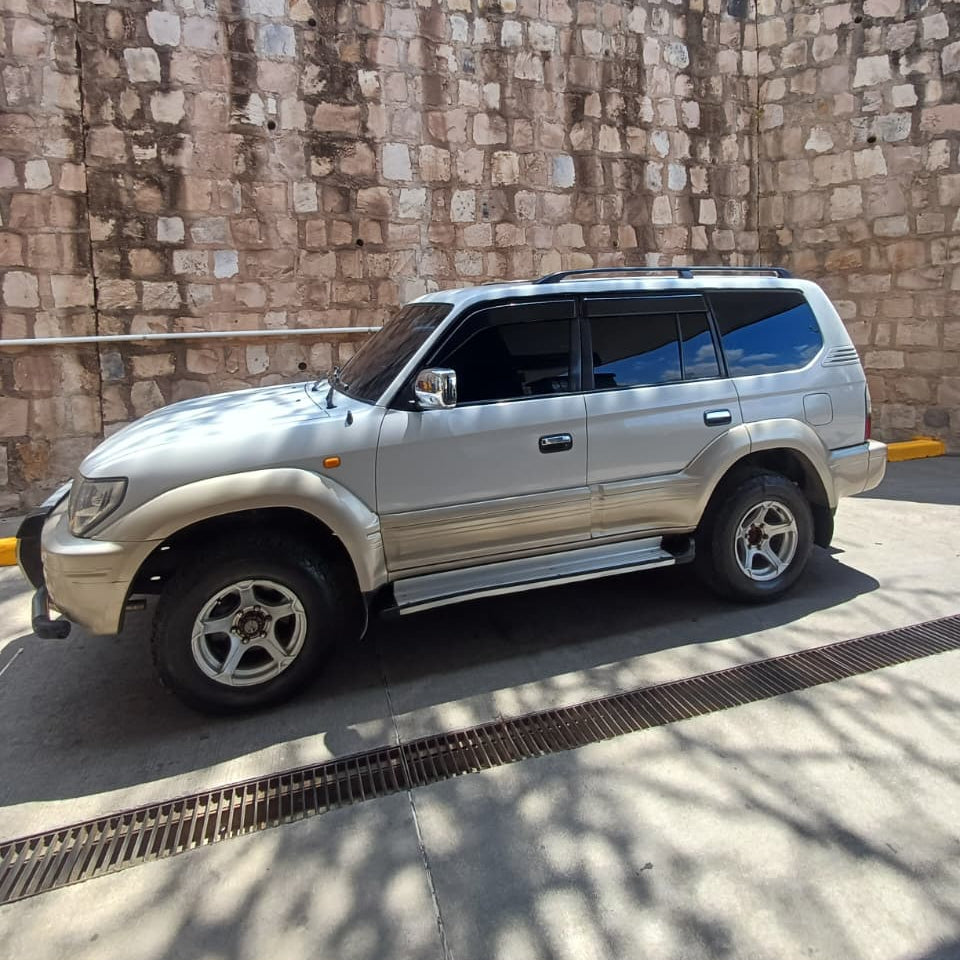 TOYOTA LAND CRUISER PRADO 2001