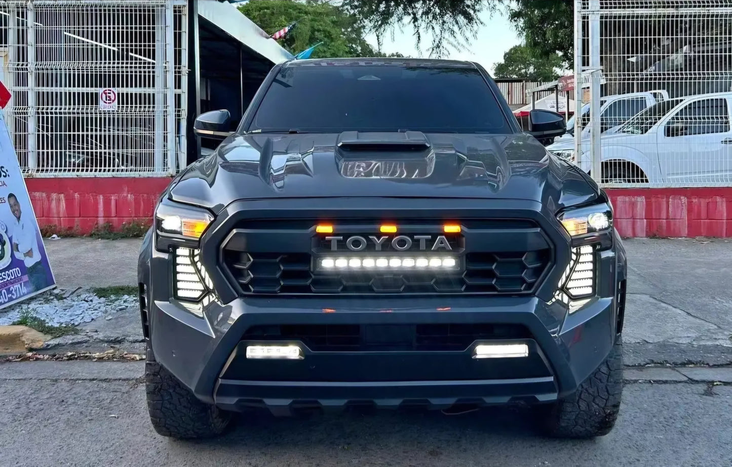 TOYOTA TACOMA 2024