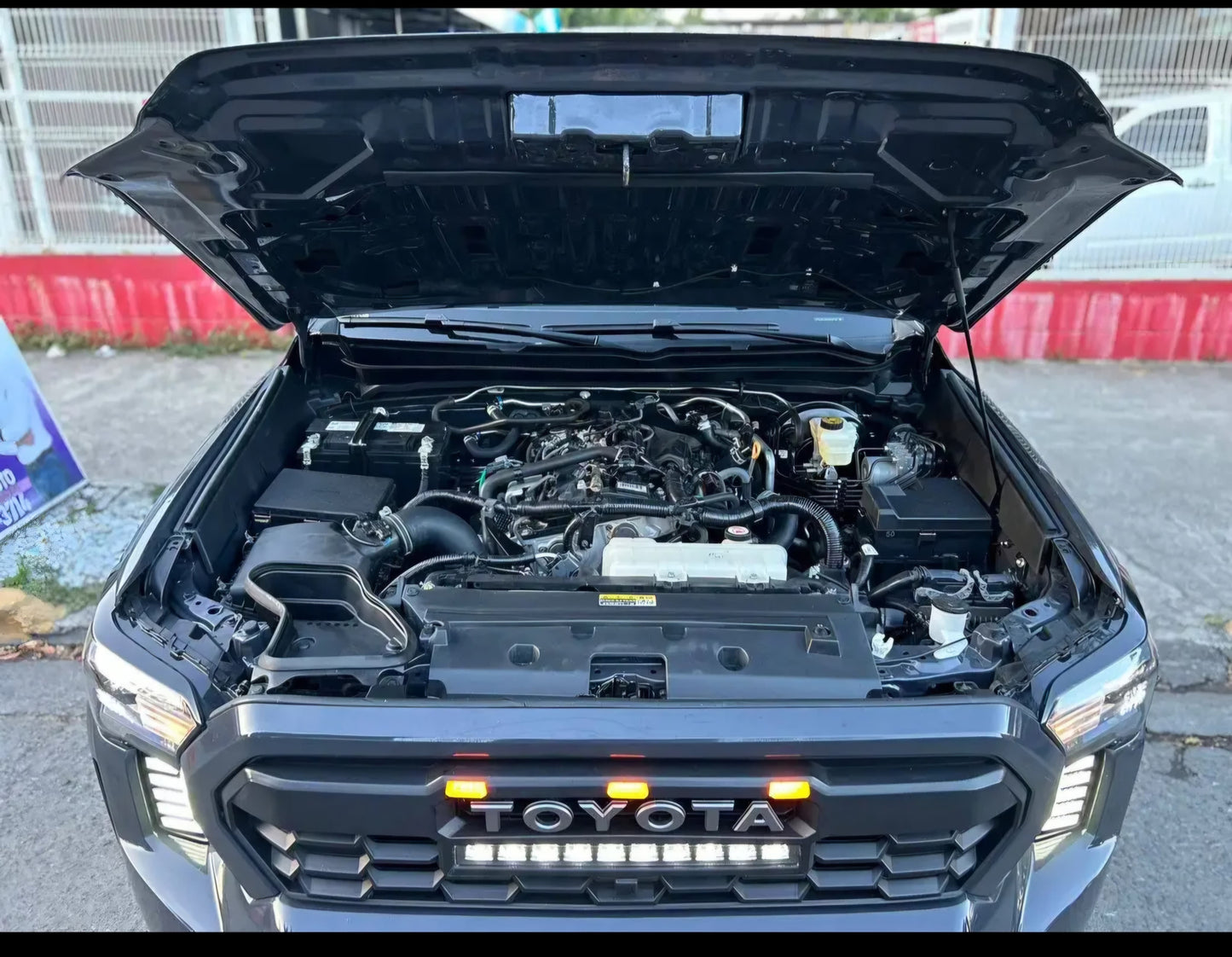 TOYOTA TACOMA 2024