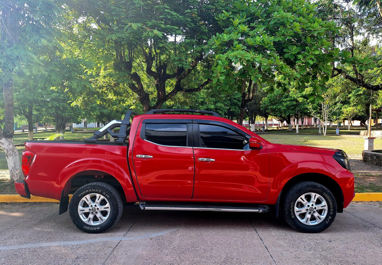 NISSAN NP300 2022