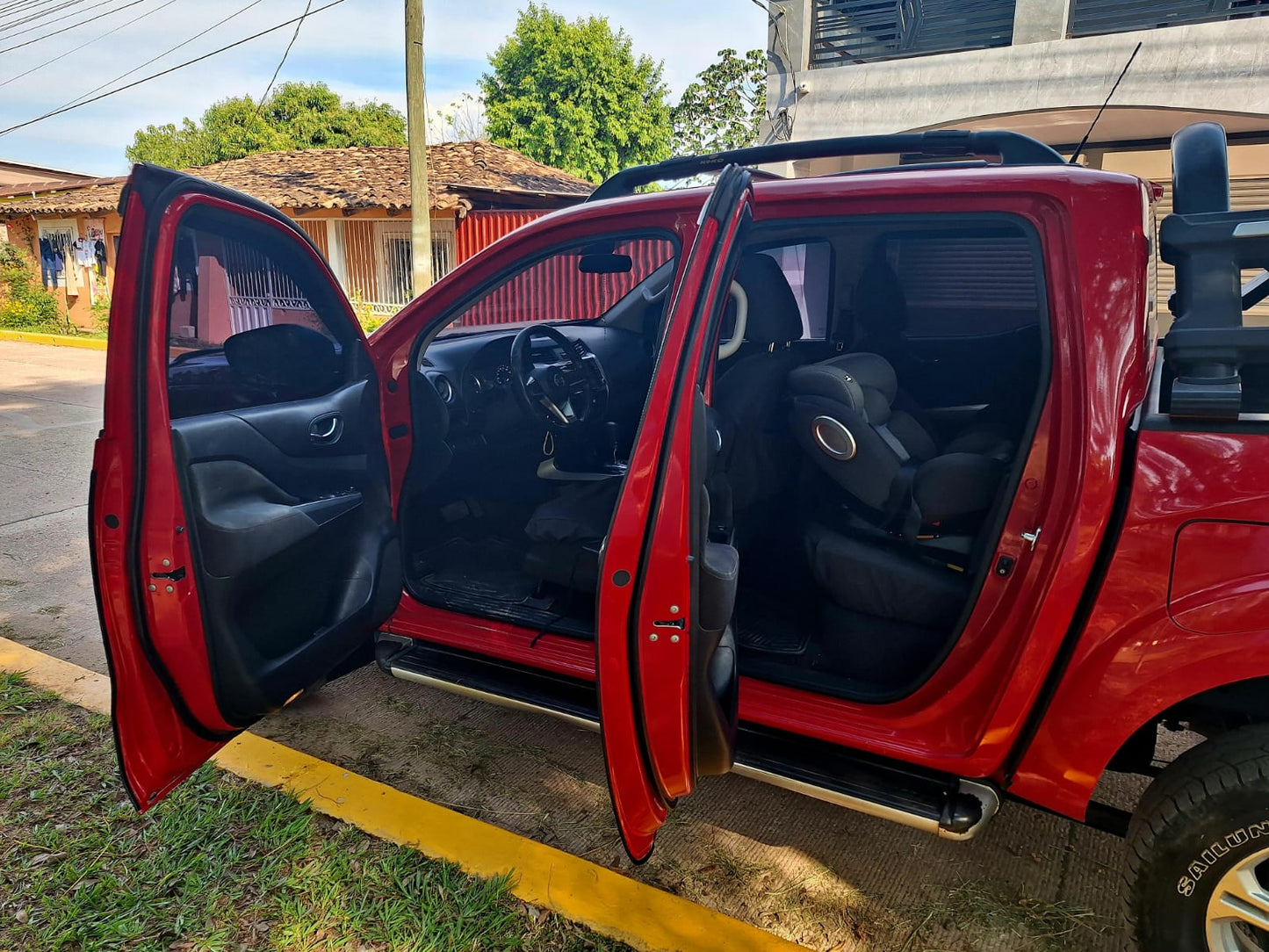 NISSAN NP300 2022