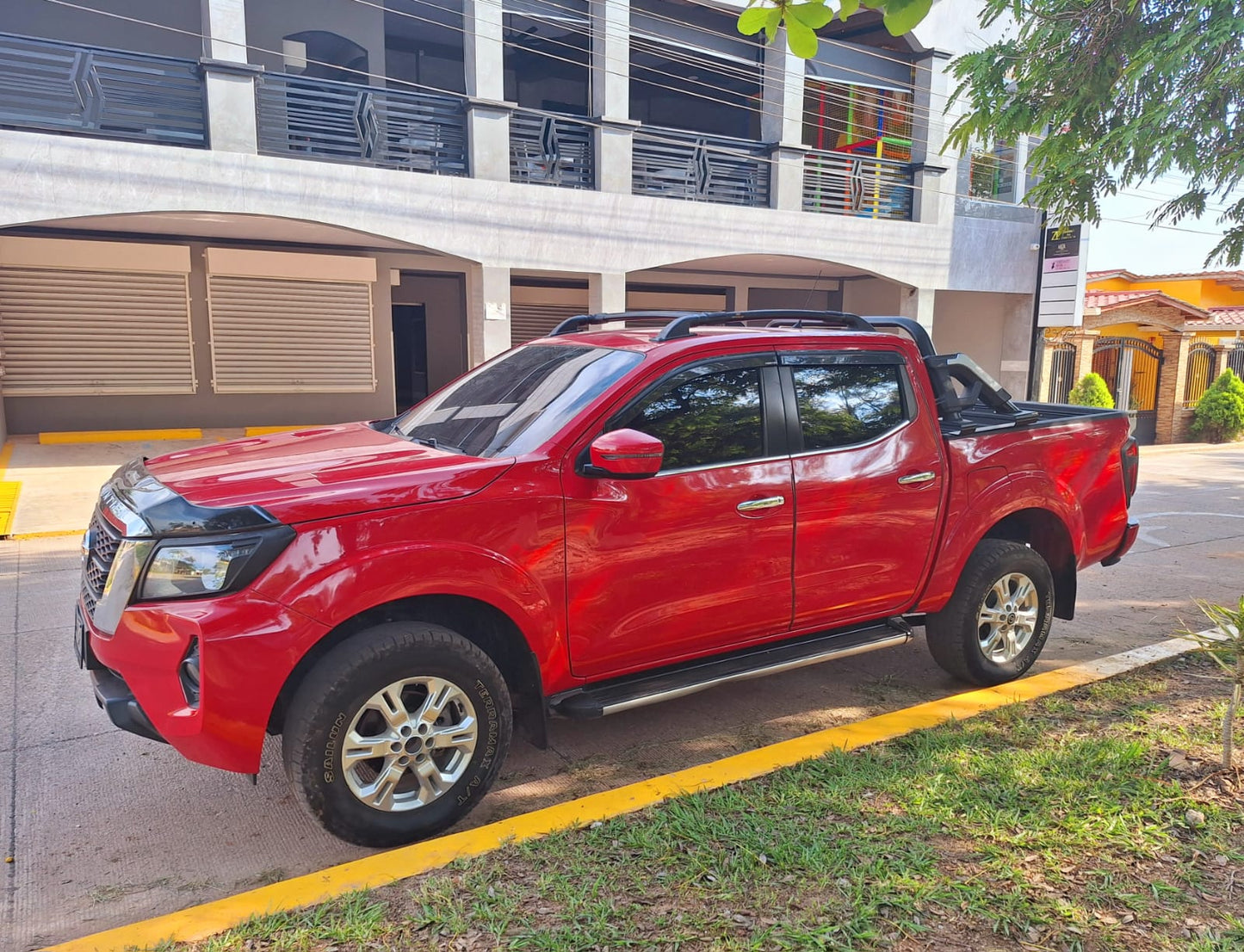 NISSAN NP300 2022