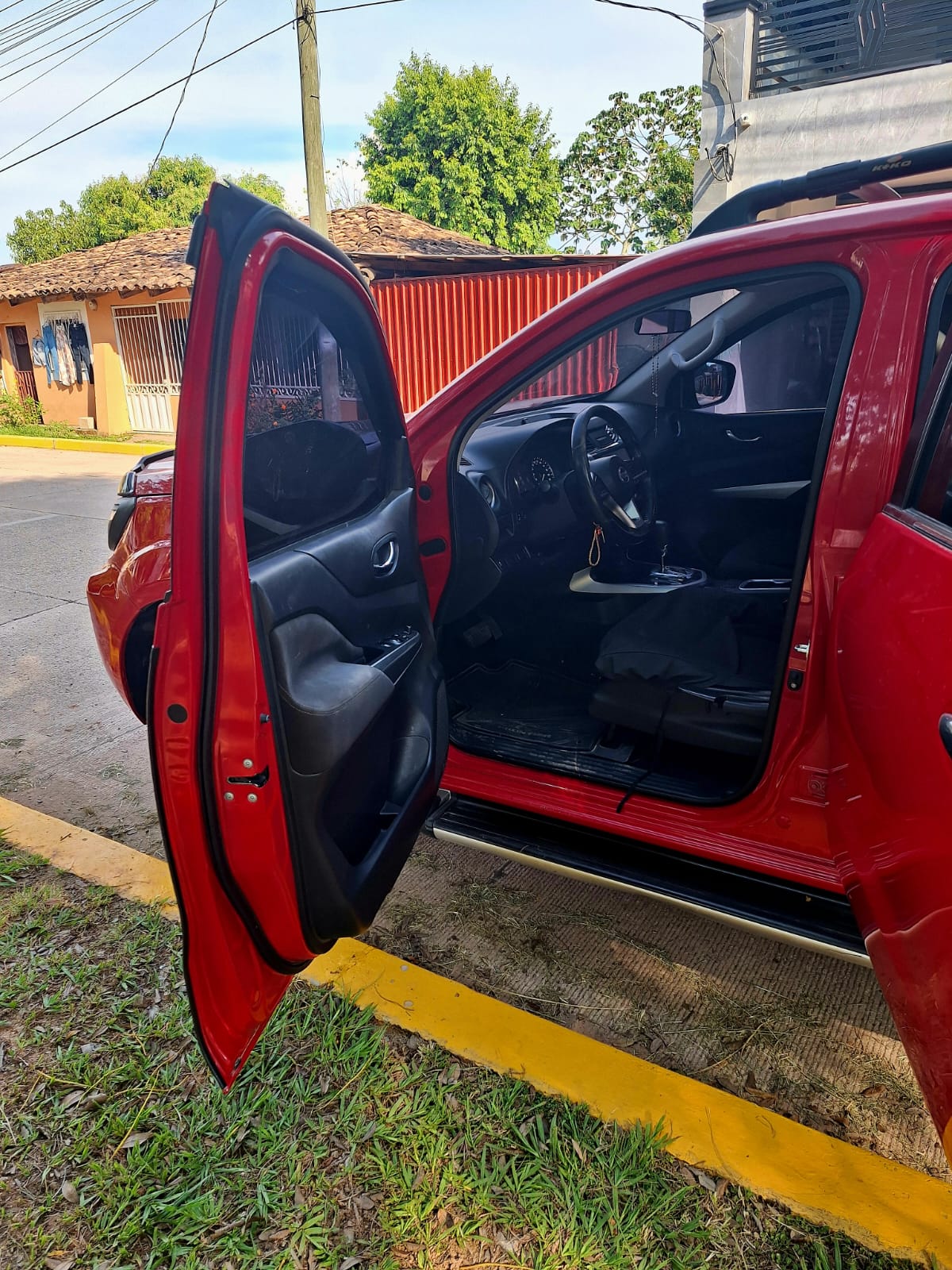 NISSAN NP300 2022