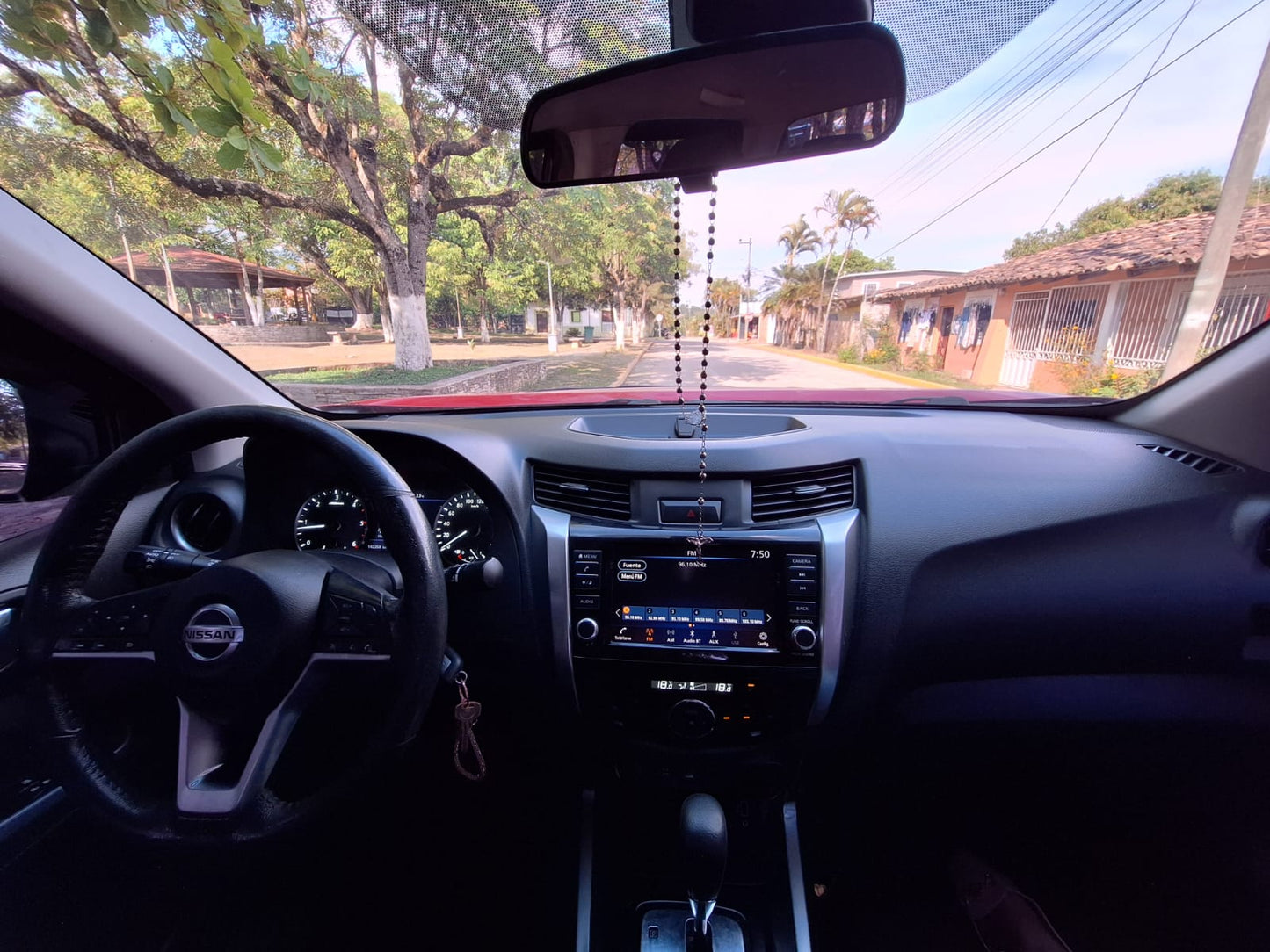 NISSAN NP300 2022