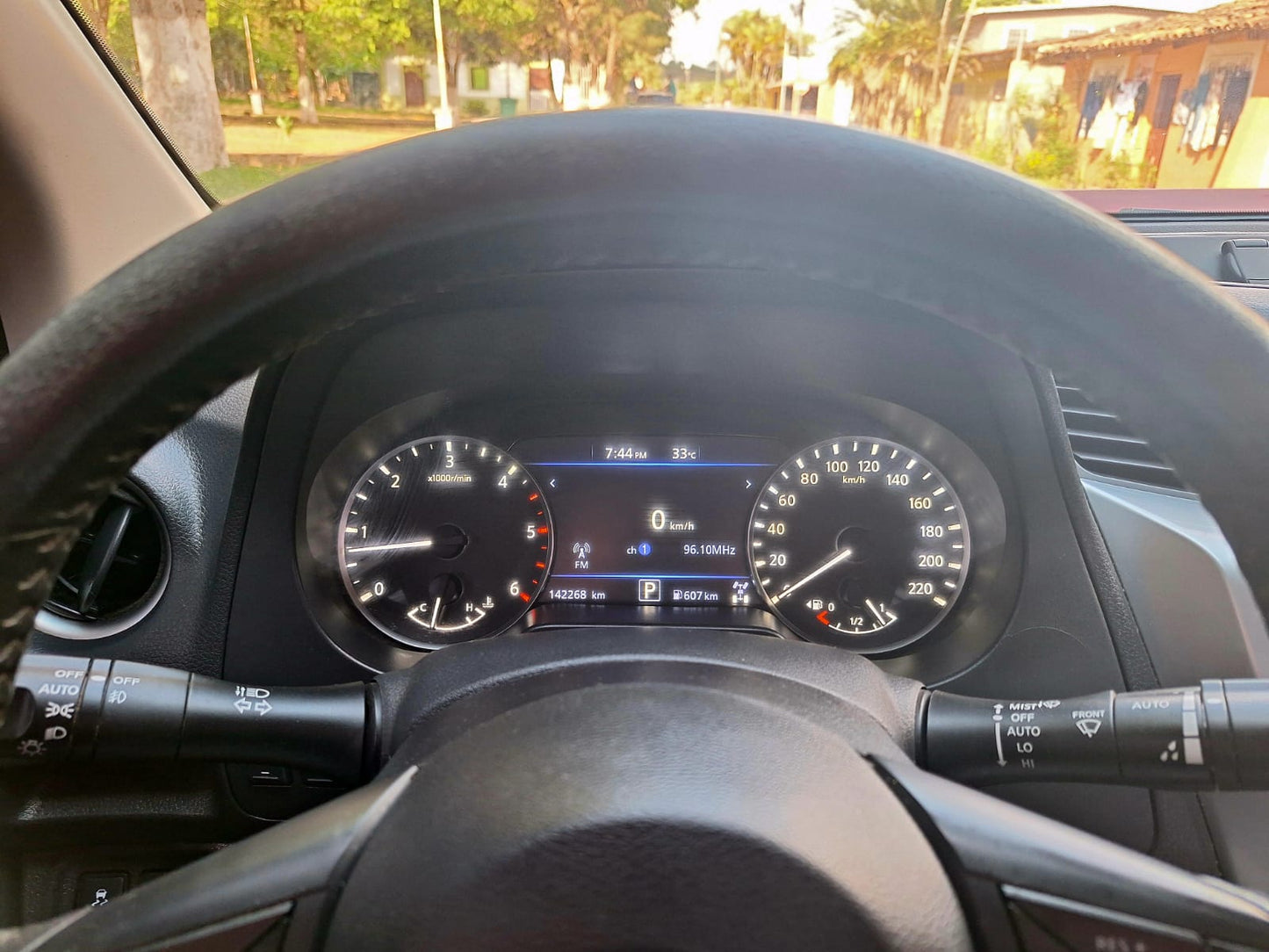 NISSAN NP300 2022