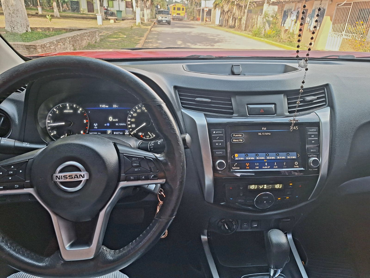 NISSAN NP300 2022