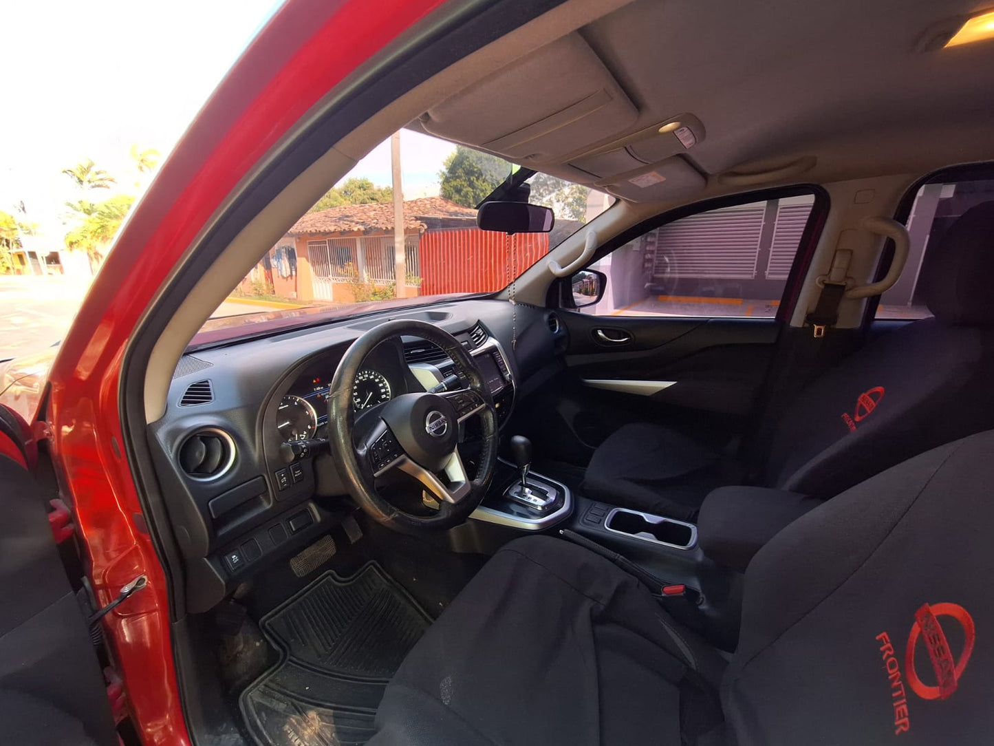 NISSAN NP300 2022