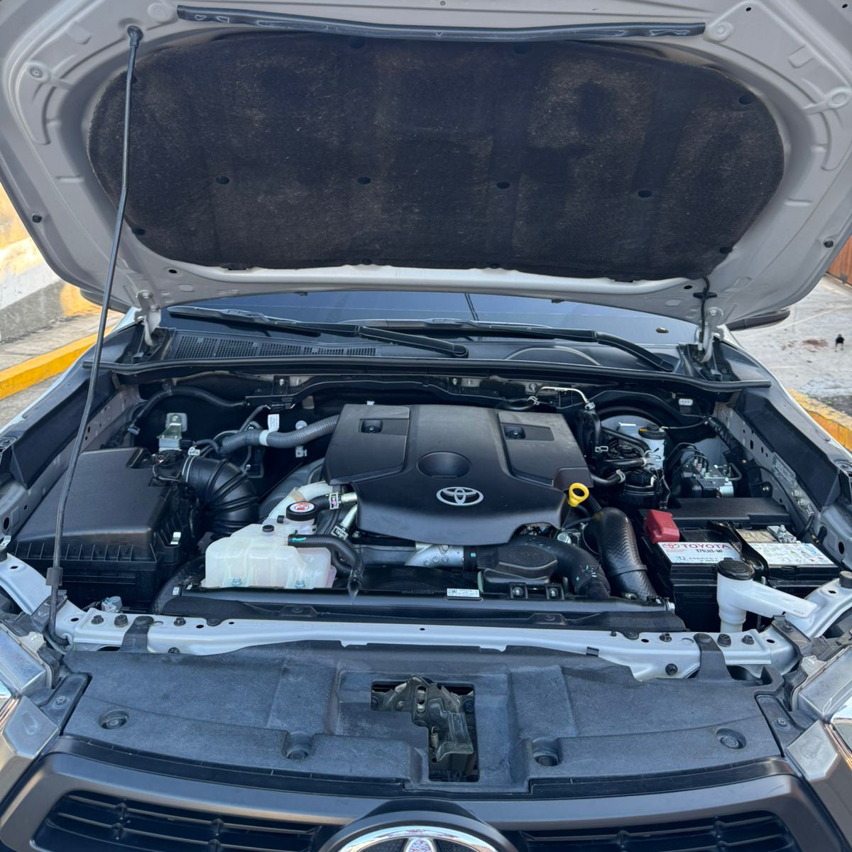 TOYOTA HILUX 2025