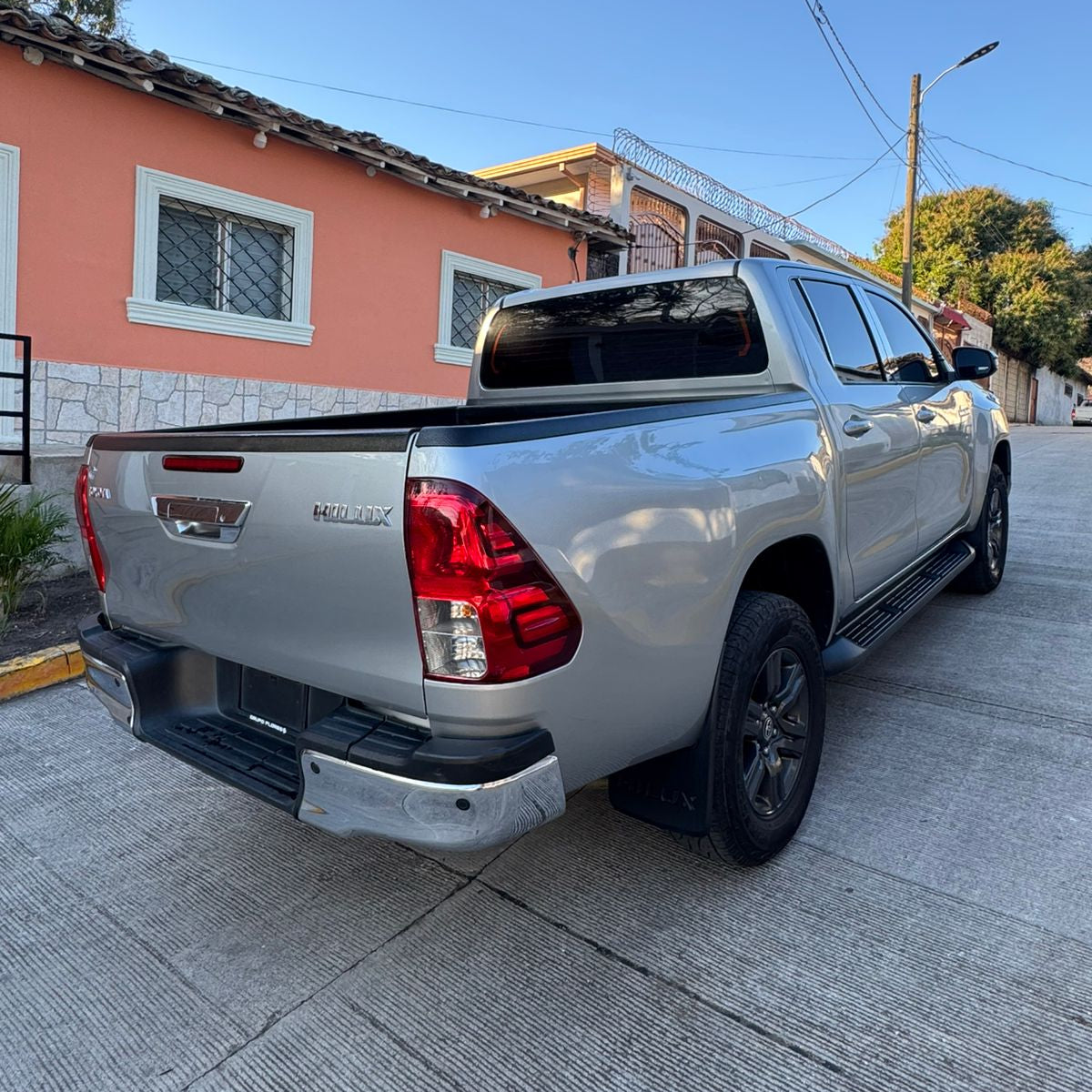 TOYOTA HILUX 2025