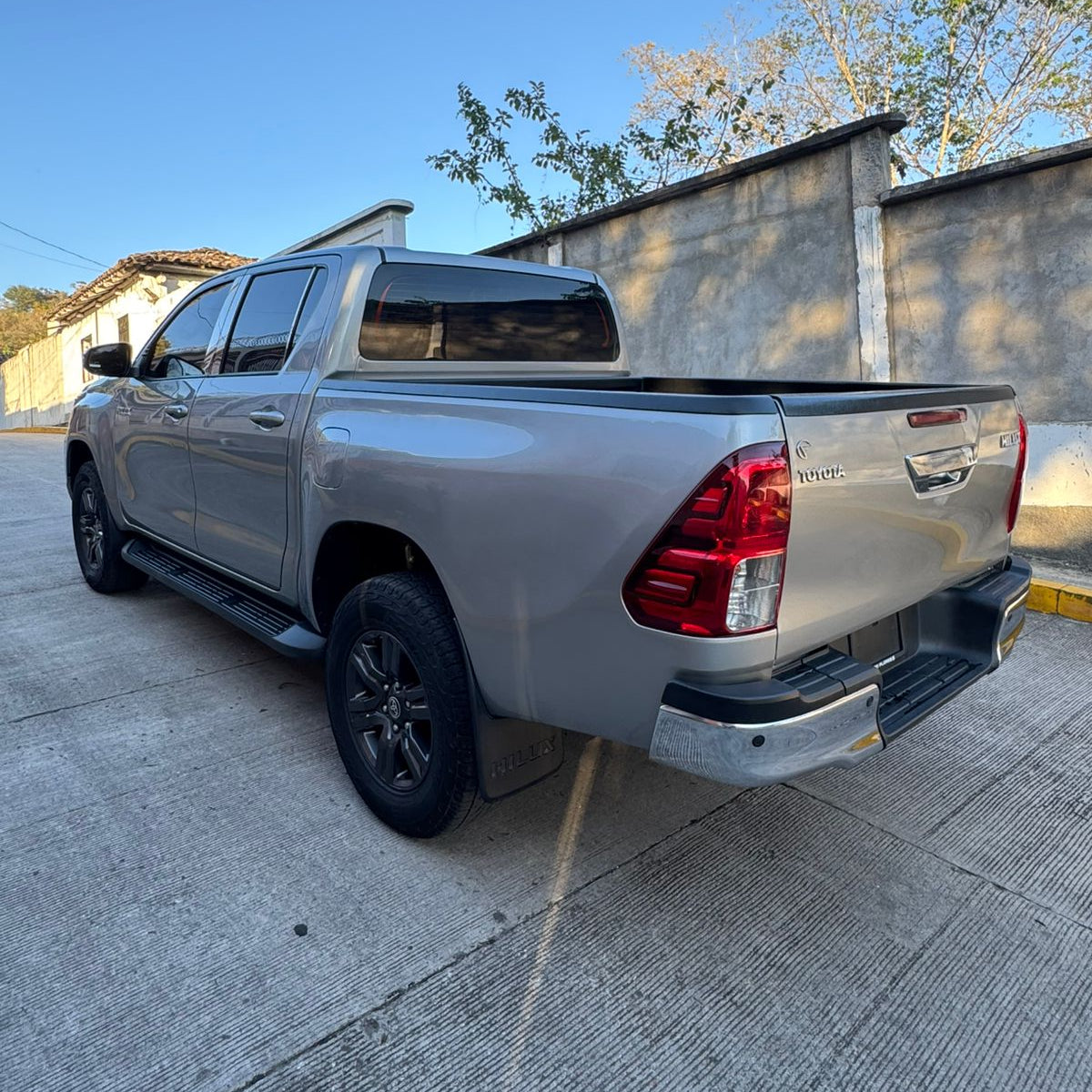 TOYOTA HILUX 2025
