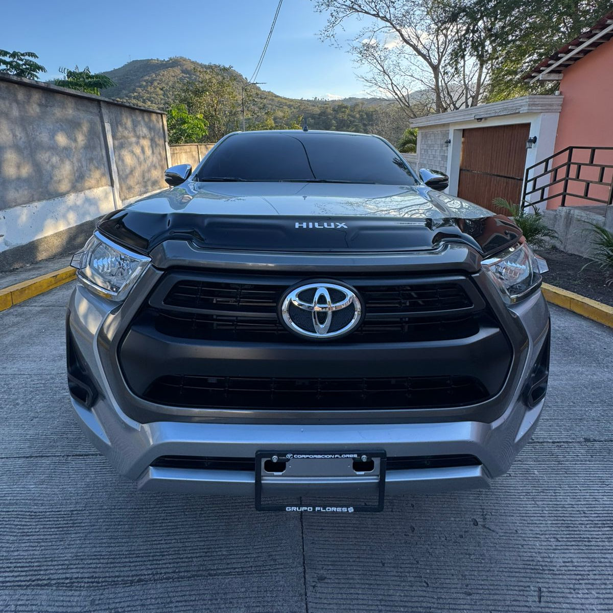 TOYOTA HILUX 2025