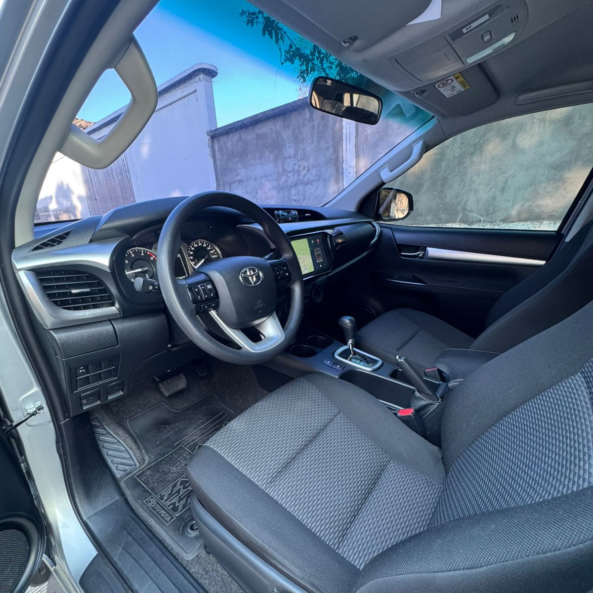 TOYOTA HILUX 2025