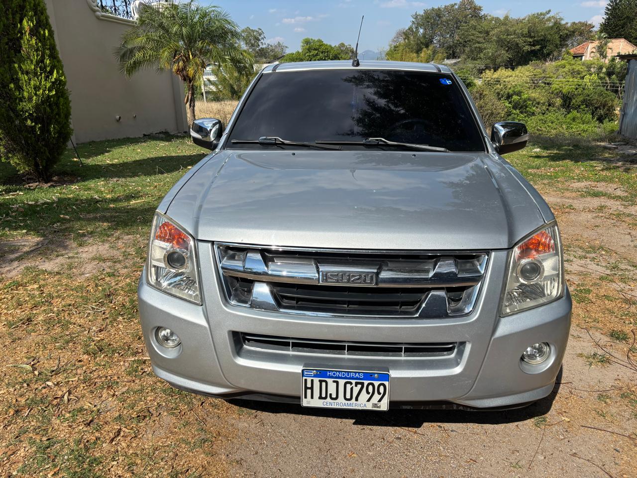 ISUZU D-MAX 2012