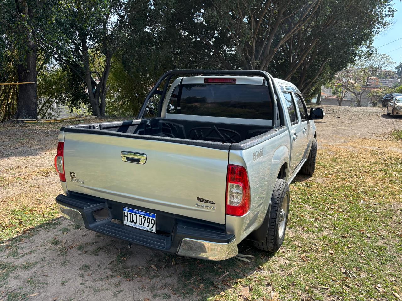 ISUZU D-MAX 2012