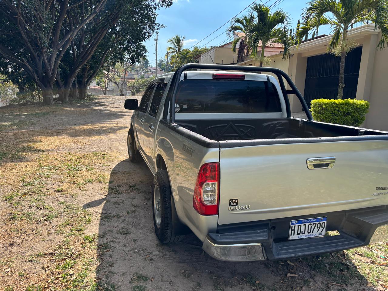ISUZU D-MAX 2012