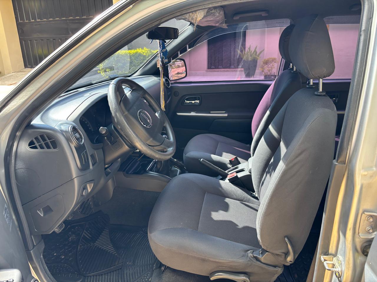 ISUZU D-MAX 2012