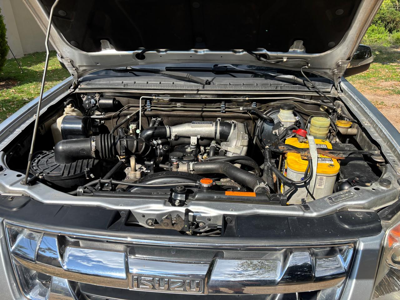 ISUZU D-MAX 2012