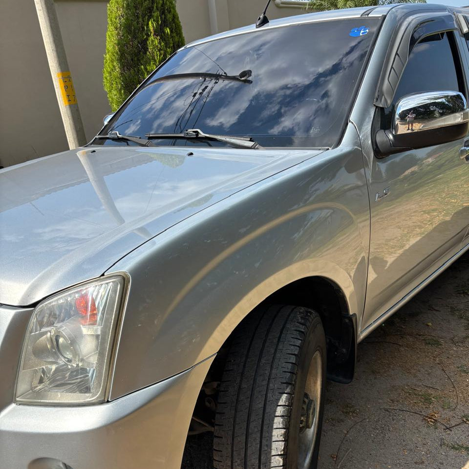 ISUZU D-MAX 2012