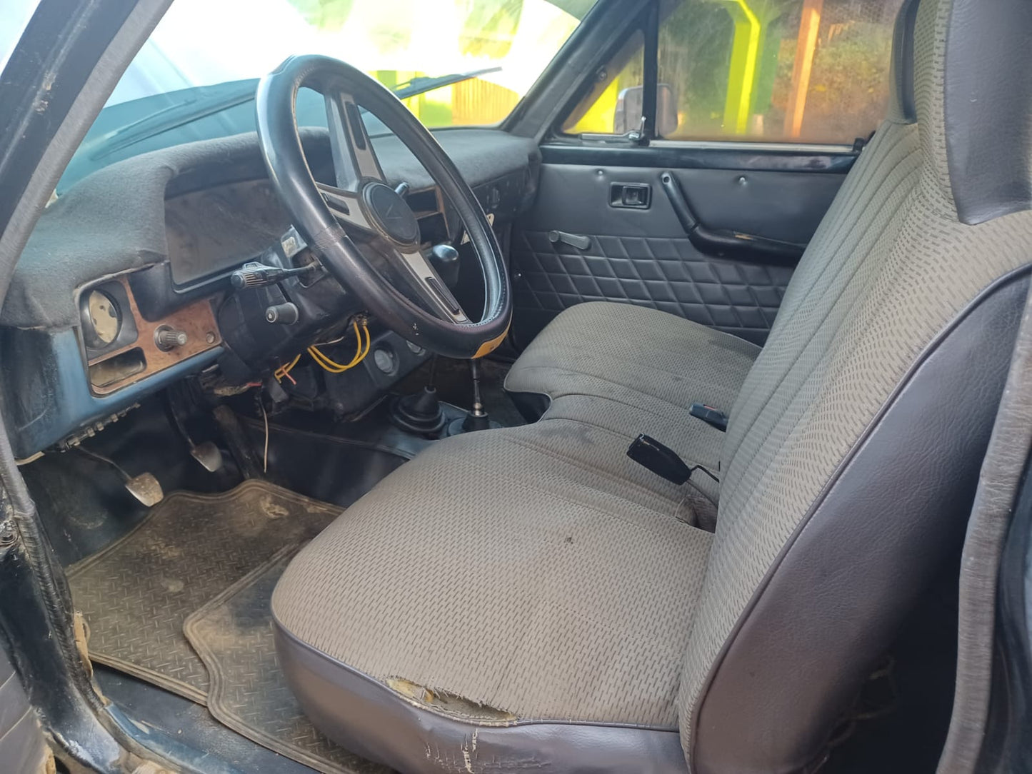 TOYOTA HILUX 22R 1981