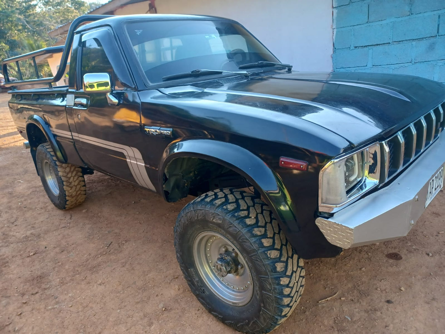 TOYOTA HILUX 22R 1981