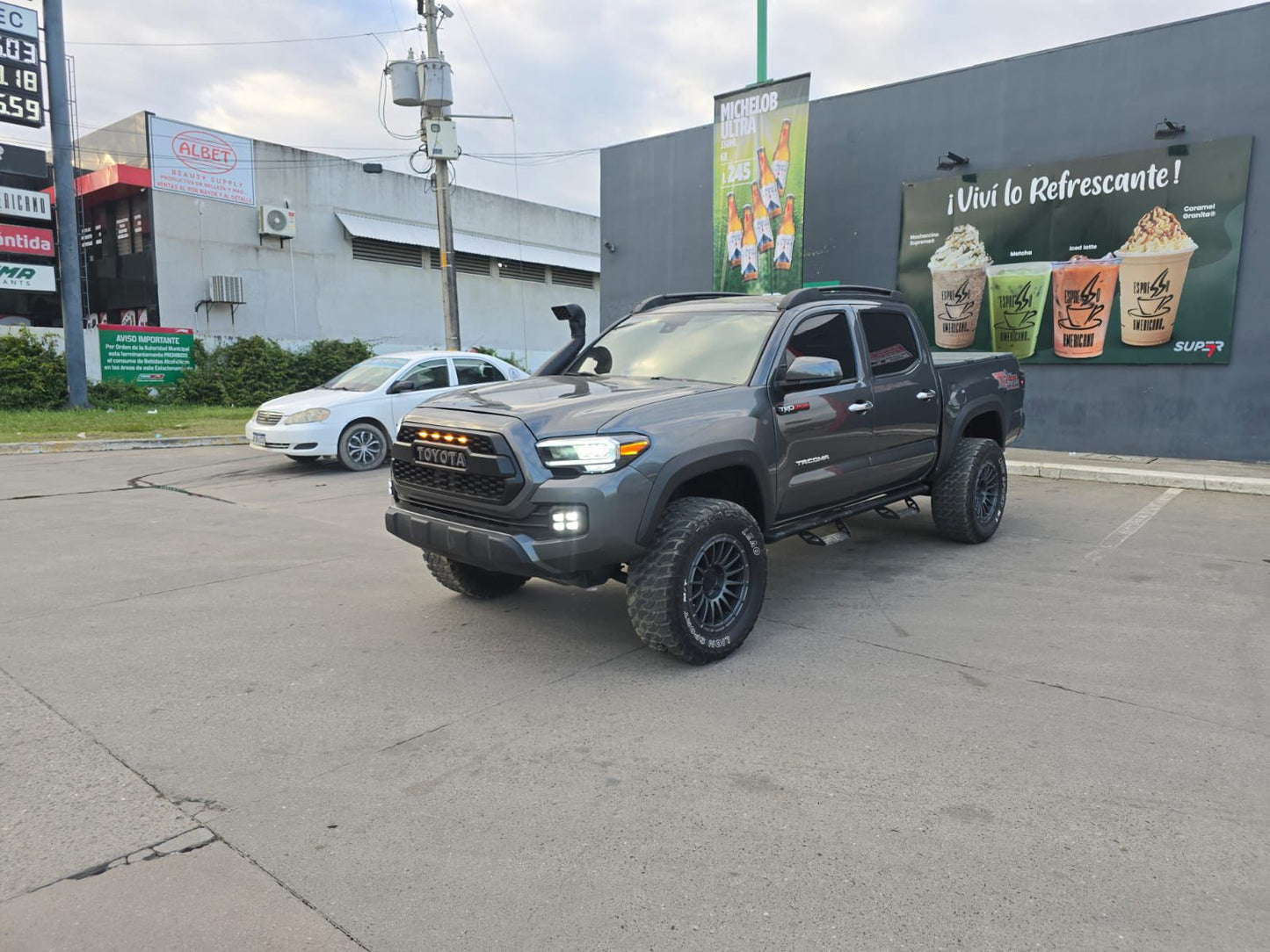 TOYOTA TACOMA 2023