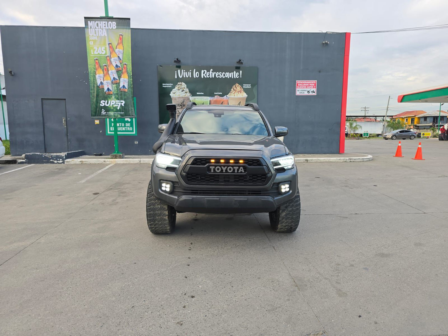 TOYOTA TACOMA 2023