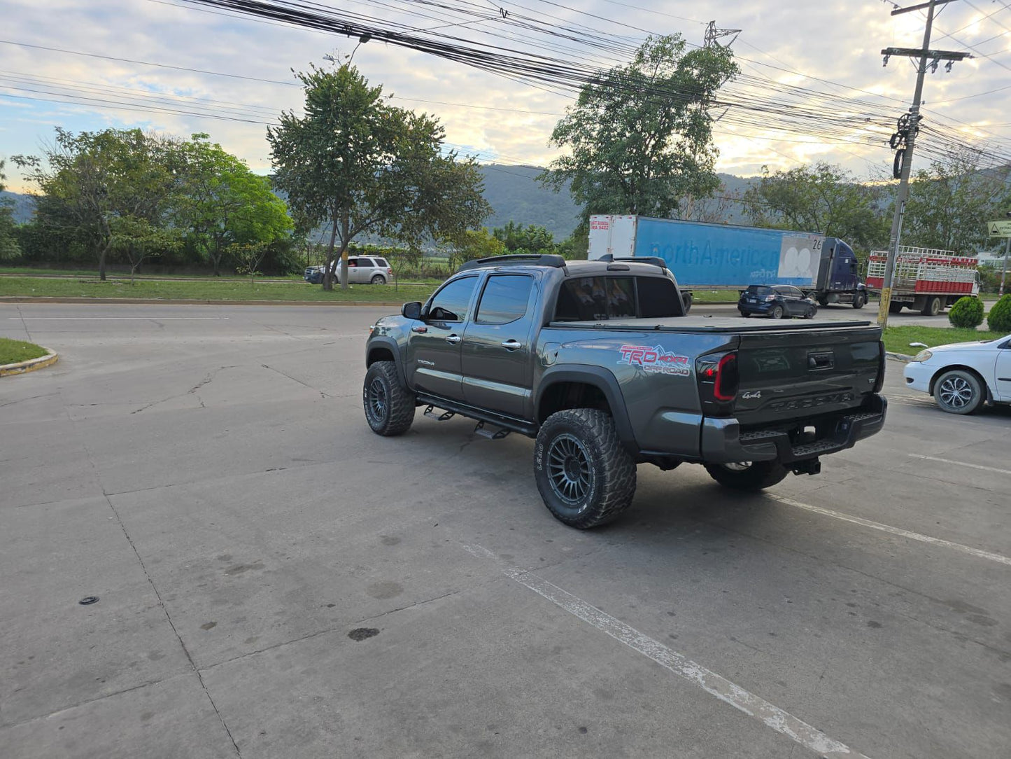 TOYOTA TACOMA 2023
