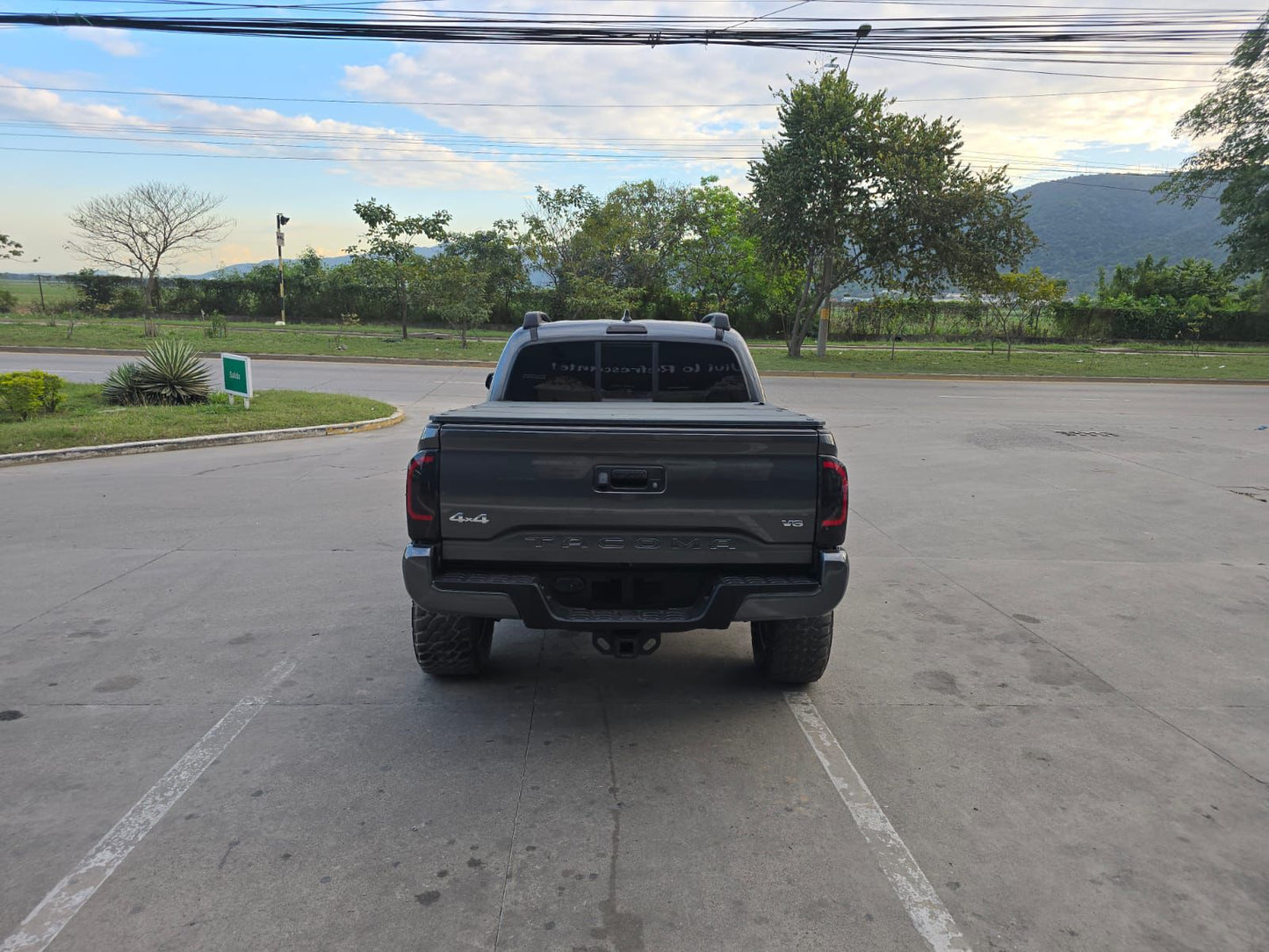 TOYOTA TACOMA 2023