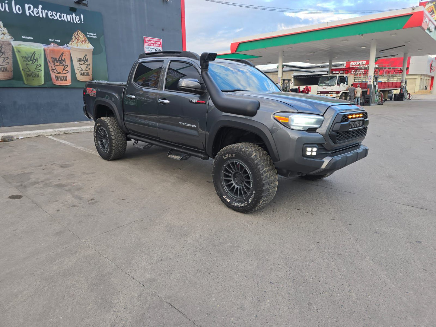 TOYOTA TACOMA 2023