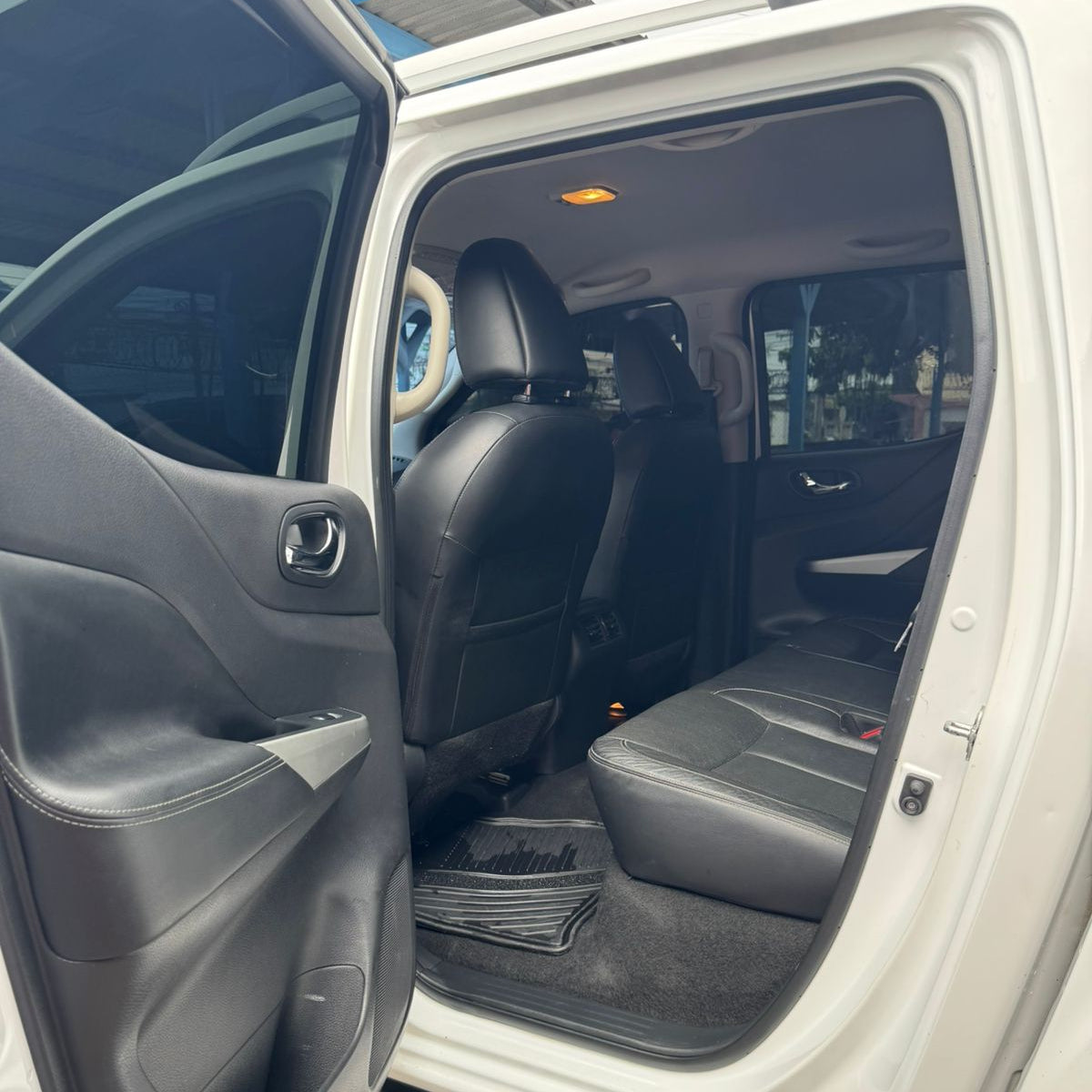 NISSAN NP300 2020