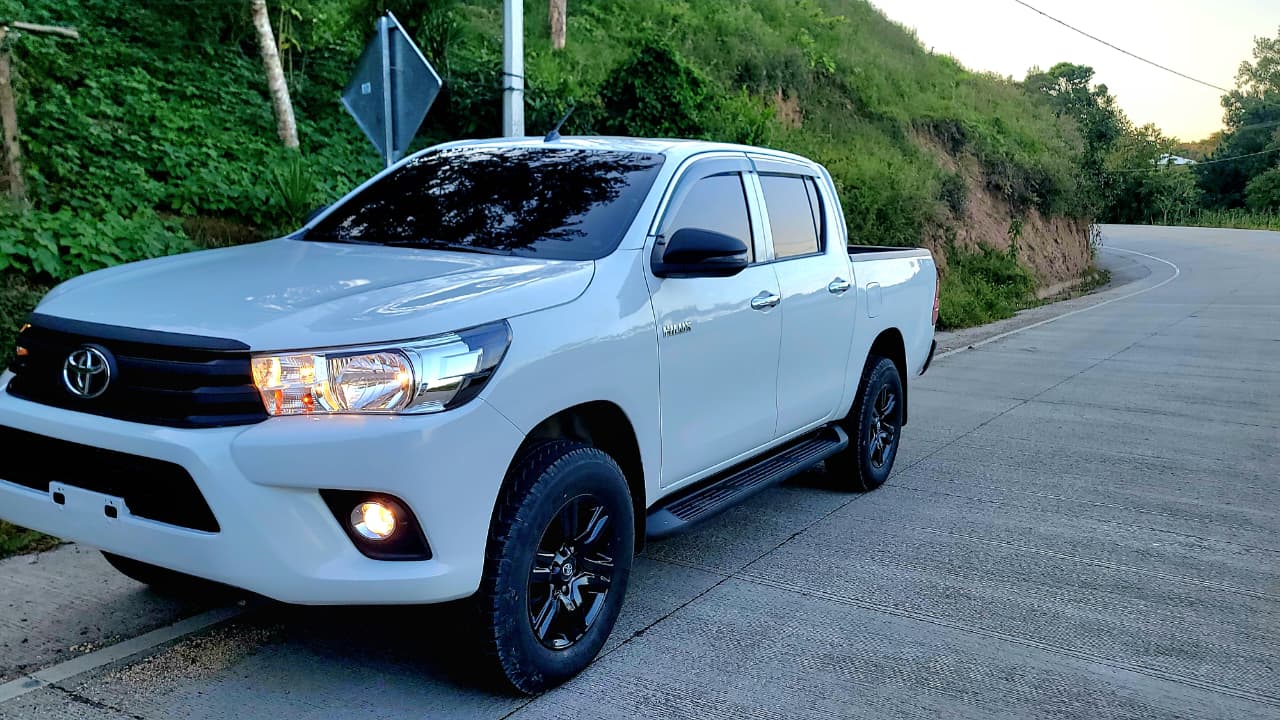 TOYOTA HILUX 2024