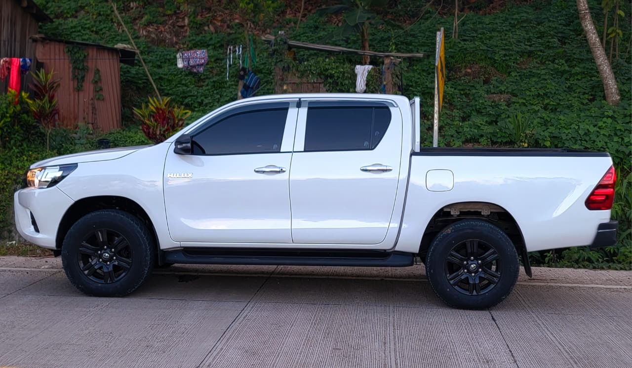 TOYOTA HILUX 2024