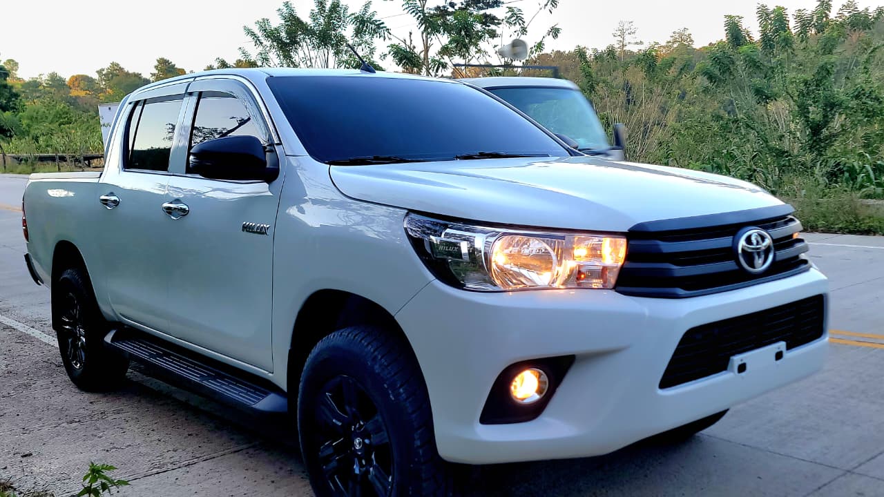 TOYOTA HILUX 2024